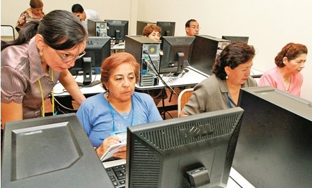 Ancianos-que-van-a-la--U--y-son-ejemplo-de-superacion