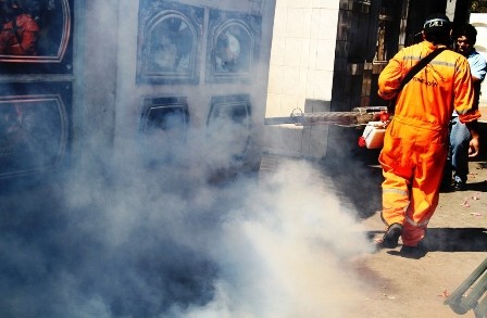 Fumigan-cementerios-en-visperas-del-Dia-de-la-Madre-
