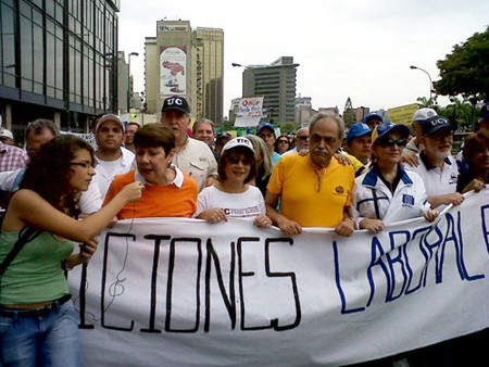 -Profesores-universitarios-marchan-en-Caracas-para-exigir-alza-salarial