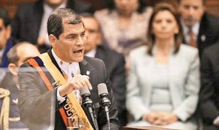 Correa-asume-con-ataques-a-la-prensa-y-a-los-DDHH