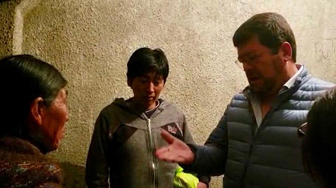 Samuel-visita-a-albanil-que-grito-Bolivia-dijo-No-y-le-ofrece-trabajo-para-que-salga-en-libertad