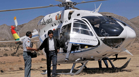 Evo-en-Iscayachi:-casi-no-aterrizamos,-casi-el-viento-se-lo-lleva-el-helicoptero
