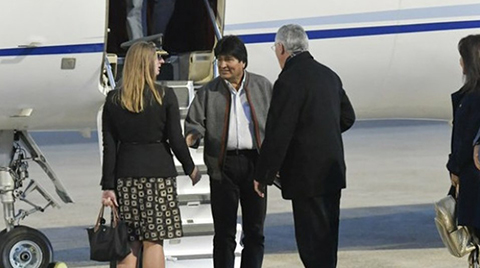 Evo-llega-a-La-Haya-y-asegura-que-habra-buenas-noticias-para-Bolivia