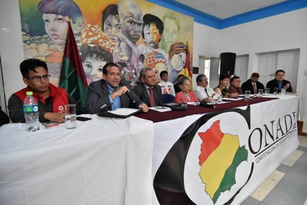 Apoyan-a-Santa-Cruz-y-resuelven-ir-a-un-paro-nacional