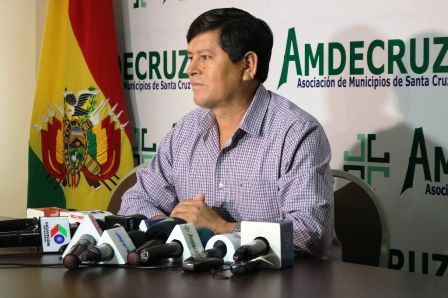 Amenazan-con-cerco-a-Santa-Cruz-si-acatan-el-paro