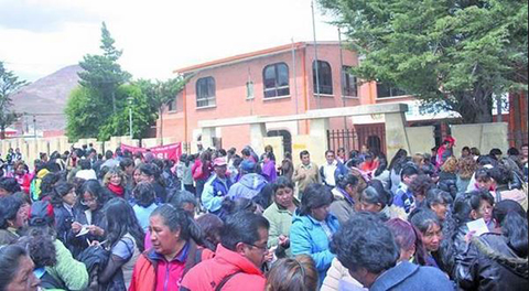 Maestros-marcharon-en-contra-del-3%-de-aporte-para-la-campana-del-MAS