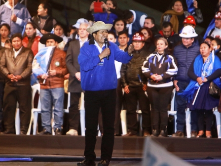 Evo-es-proclamado-en-medio-de-criticas-por-acarreos