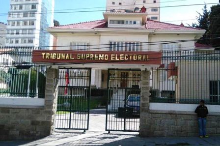 Nueva-renuncia-en-el-TSE-genera-desconfianza