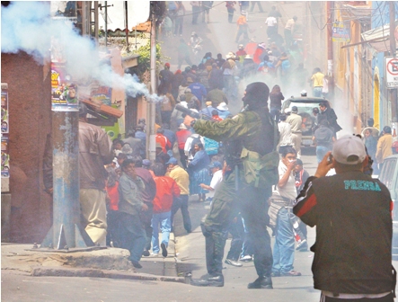 http://www.eldia.com.bo/images/Noticias/11-4-9/gasificacion_trabajadores_en_salud_de_bolivia_520110408.jpg