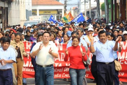 Gremialistas-se-concentran-para-su-marcha