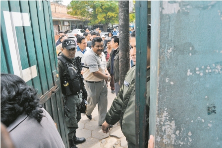 Gremialistas-protestan--por--juicio-y-demandan-a-Percy-y-Canudas