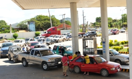 Colas-por-la-escasez--de-combustible-