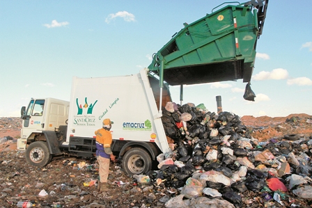 Solvi-inicia-el-recojo-de-la--basura-y-Emacruz-la-apoya-