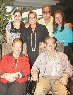 Gloria-Limpias--celebra-sus-50-anos-en-belleza