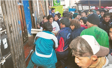 Protesta-estudiantil-contra-bares-y-cantinas