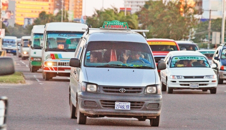 Norma-prohibe-a-minibuses-el-transporte-de-pasajeros
