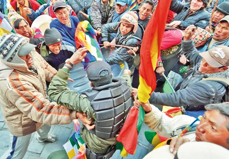 Instalan-el-dialogo-en-el-conflicto-de-Colquiri