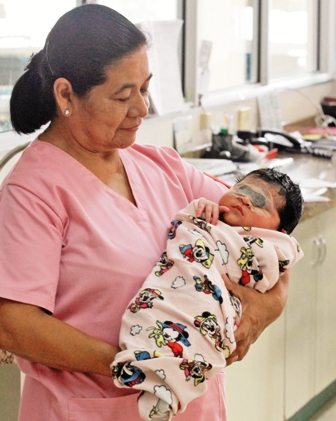 Sorprende-el-nacimiento-de-una-nina-de-seis-kilos-