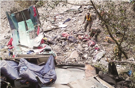 16-jovenes-mueren-en-un-accidente-en-Los-Yungas