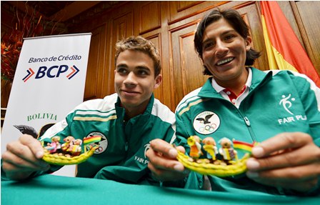 Entregan-los-uniformes-a-la-delegacion