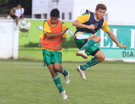Oriente-busca-su-primer-triunfo-ante-The-Strongest-