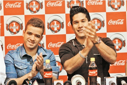 Los-fanaticos-disfrutan-de--Chino--y--Nacho-