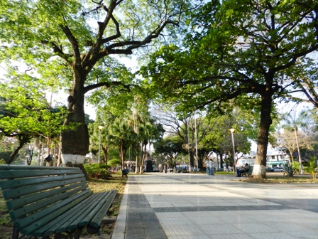 Entregan-la-plaza-Blacutt-remodelada