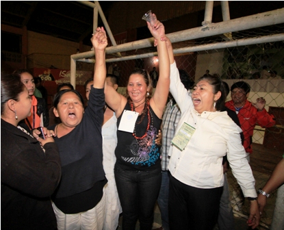 Mujeres-indigenas-echan-a-Melva-Hurtado