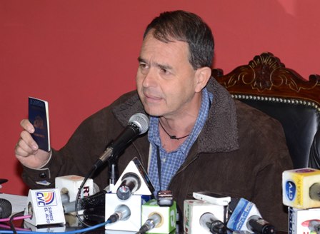 Chileno renuncia a su nacionalidad y pide ser boliviano Chileno renuncia a su nacionalidad y pide ser boliviano