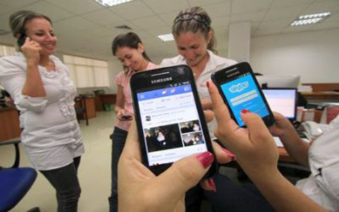 Segun-ATT-en-Bolivia-hay-un-millon-de-usuarios-de-smartphones