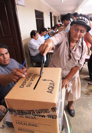 Apuesta-a-la--tecnologia-para-control-del-voto