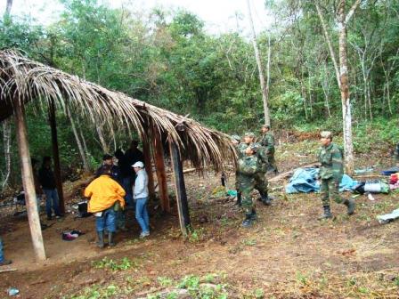 Ref. Fotografia: Desalojo. Efectivos del Ejército y la Policía hicieron la acción directa.