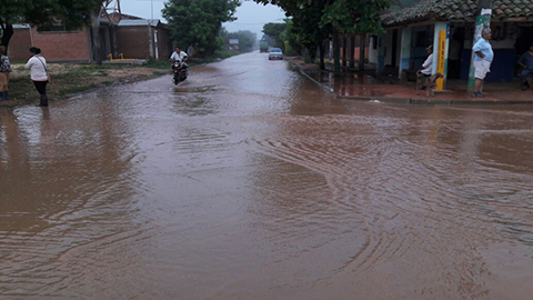 Puerto-Pailas-esta-inundado-y-los-pobladores-piden-ayuda
