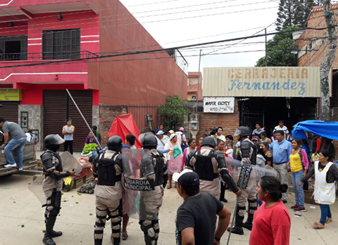 Reportan-enfrentamientos-entre-comerciantes-y-gendarmes-en-el-Plan