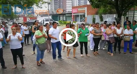 Padres-de-familia-y-trabajadores-del-Oncologico-bloquean-en-el-3er-Anillo