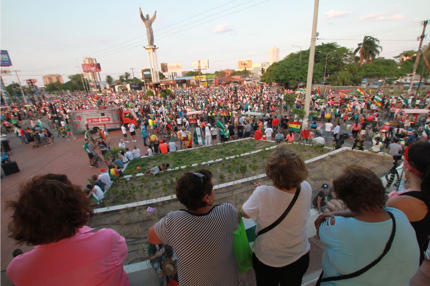 Evo-anuncia-cerco-y-civicos-dan-continuidad-al-paro-indefinido
