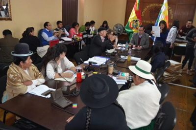 Comision-legislativa-habilita-a-366-postulantes-a-vocal-del-TSE