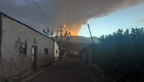 Volcan-en-Peru-lanza-cenizas-que-llegan-hasta-Bolivia