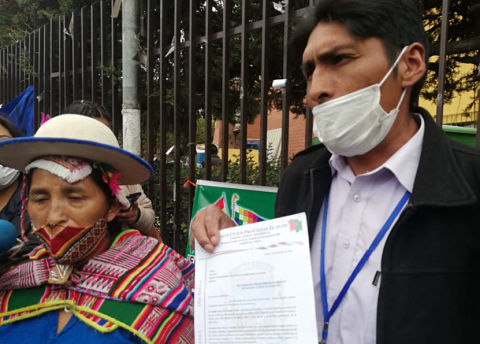 Comit&eacute; alte&ntilde;o dice que 'alguien' ya deber&iacute;a estar en la c&aacute;rcel por caso 'golpe'