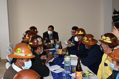 Presidente Luis Arce se reúne en Cochabamba con cooperativistas mineros del país