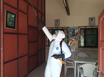 Desinfectan hogar de ancianos en Trinidad para prevenir enfermedades