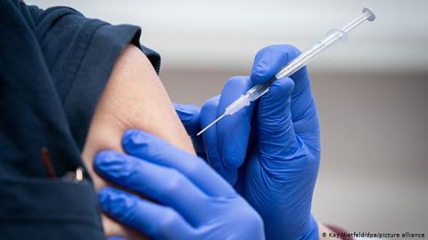 Siete mitos sobre la vacuna del coronavirus que no debes creer