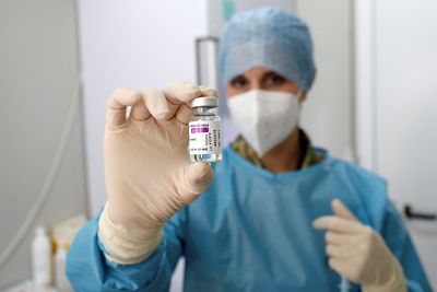 ¿Una persona vacunada puede contagiar el COVID-19?