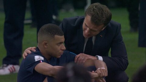 Macron anima a la selección de fútbol tras la derrota en la final del Mundial de Catar