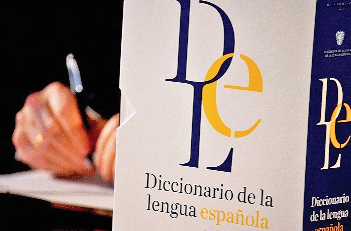 Micromachismo, panetón y mamitis se integran al Diccionario de la Lengua Española
