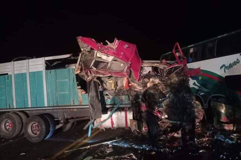 Fatal accidente entre flota y camión deja una mujer fallecida y 11 heridos en la carretera Uyuni- Atocha