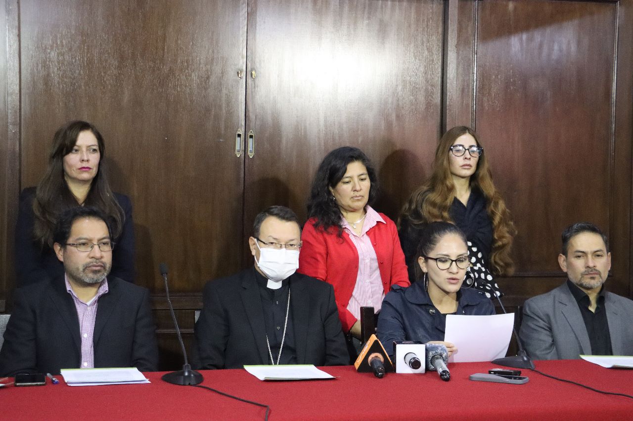 Padres de familia de colegios jesuitas advierten que detrás de casos por pederastia se pretende 'atacar a todo un sistema educativo'