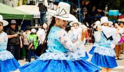 Alegría y color llenan el Corso de Corsos en el cierre del Carnaval en Cochabamba
