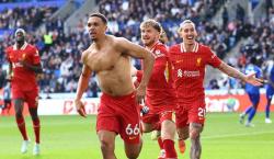 Liverpool acaricia el título y desciende al Leicester