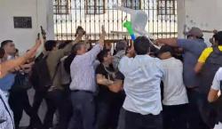 Caos en el Concejo Municipal por elección de directiva: concejales huyeron ante violencia de seguidores del alcalde